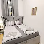 Comfortable Rooms In Lugner City Area